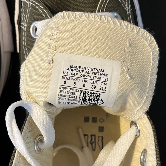 NWT and Box Converse Chuck Taylor All Star Low Top Shoes - Picture 4 of 7